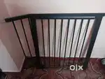 Baby door gate
