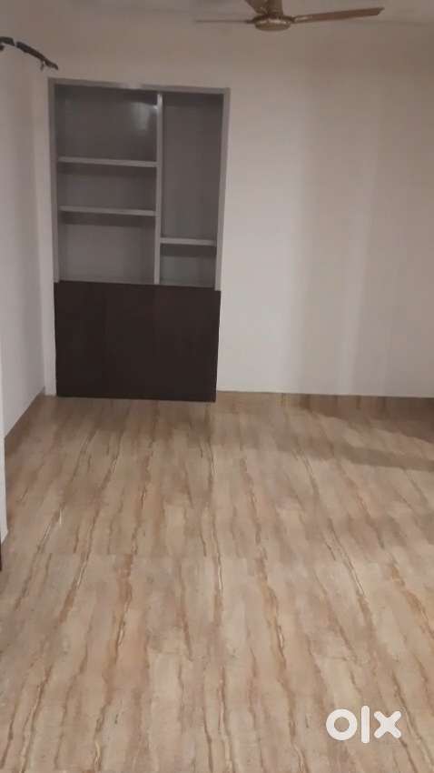 3 BHK PEERMUCHALA WITH LIFT GATED SOCIETY TOP FLOOR NEAR MIDTOWN HOTEL