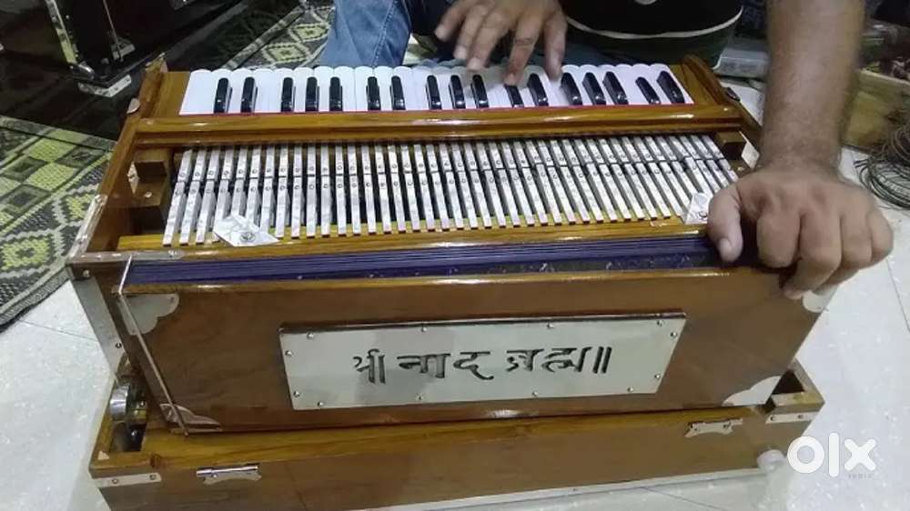 नादब्रह्म हार्मोनिअम