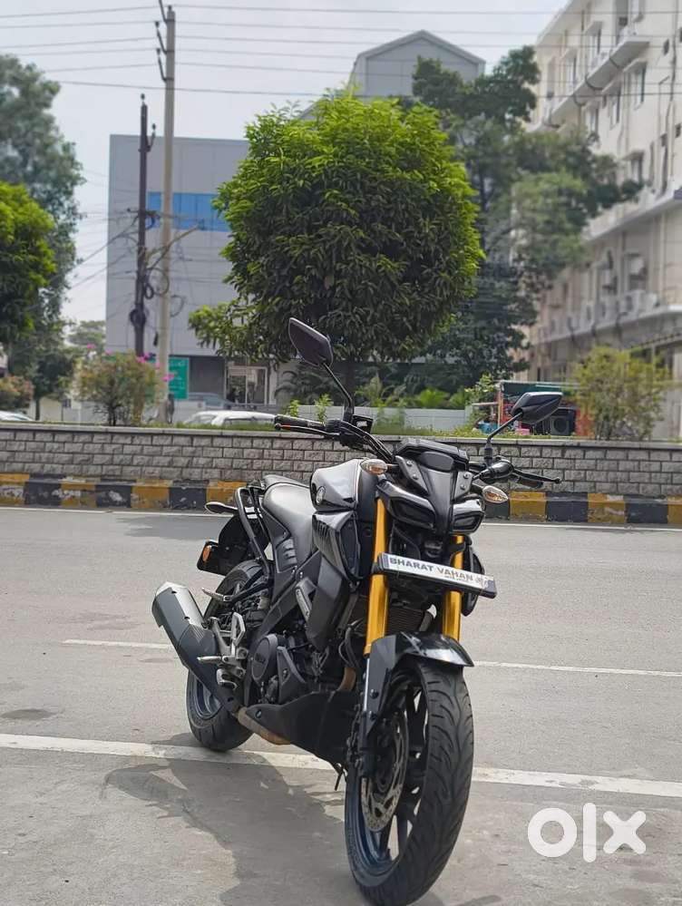 MT 15 black color
