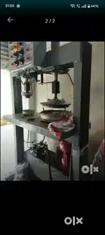 Paper plate manufacturing machine