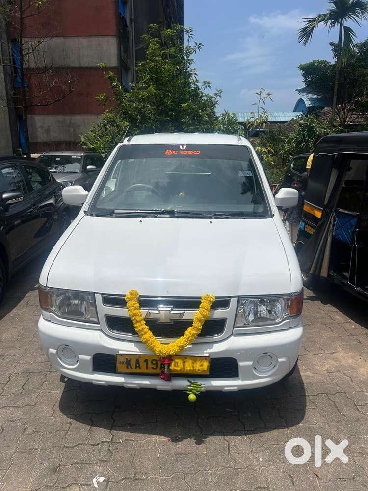 Chevrolet Tavera 2012-2017 Neo 3 LT 8 Seats BSIV, 2017, Diesel