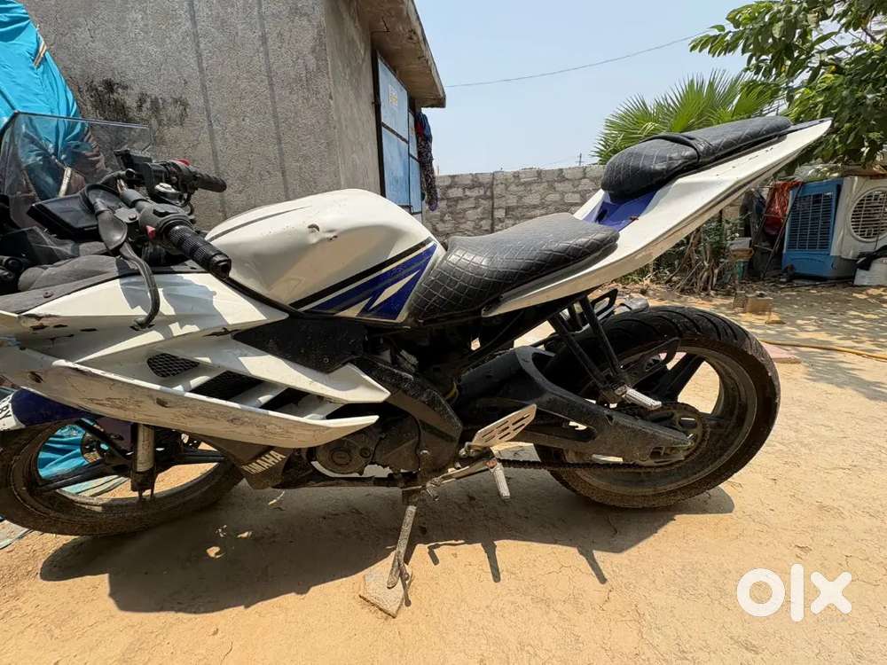 Yamaha R15 V2