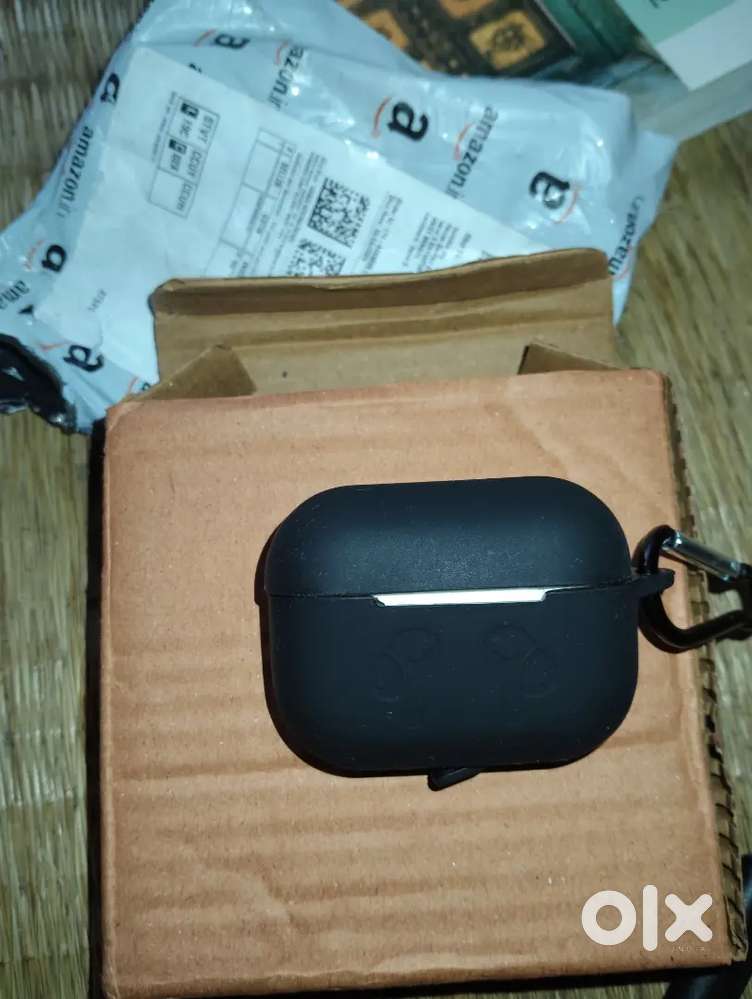 It very beautiful headphone case
