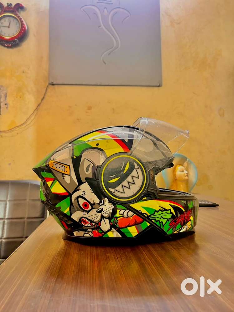Crazy doe bluetooth helmet good condition ️