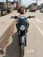 YAMAHA FZS.Gadi bahut acchi condition mein hai full maintain Rakha hun