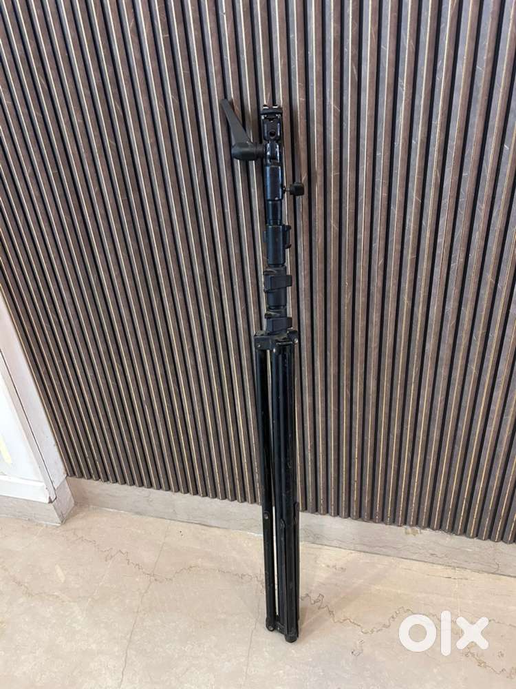 Camera stand for professional photographer and video recording