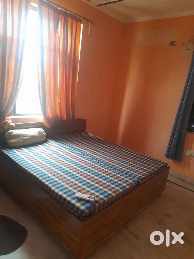 Furnished 2/3 bhk for rent near Medanta Hospital