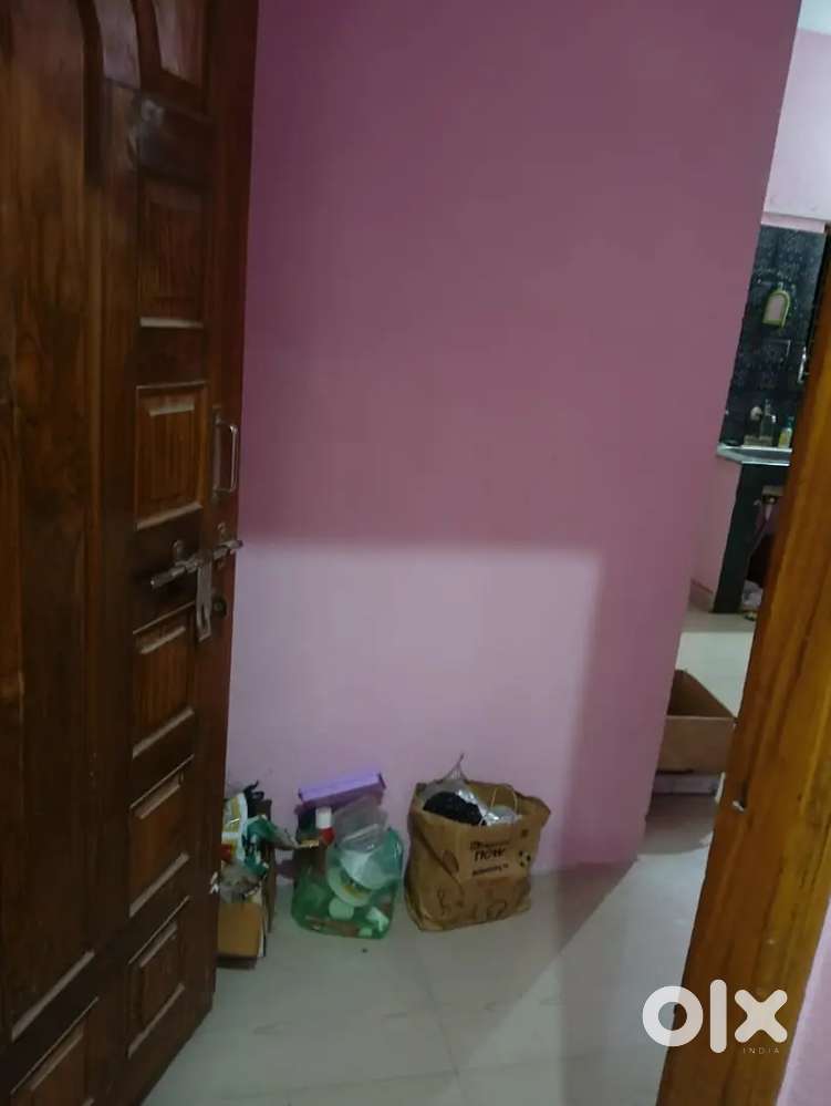 2 bhk only for family (Job Holder)