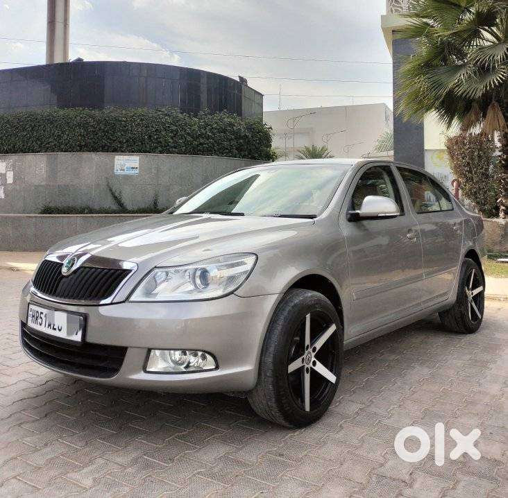 Skoda Octavia Combi L and K 1.9 TDI (MT), 2013, Diesel