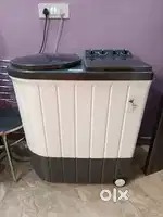8kg Whirlpool semi automatic washing machine.