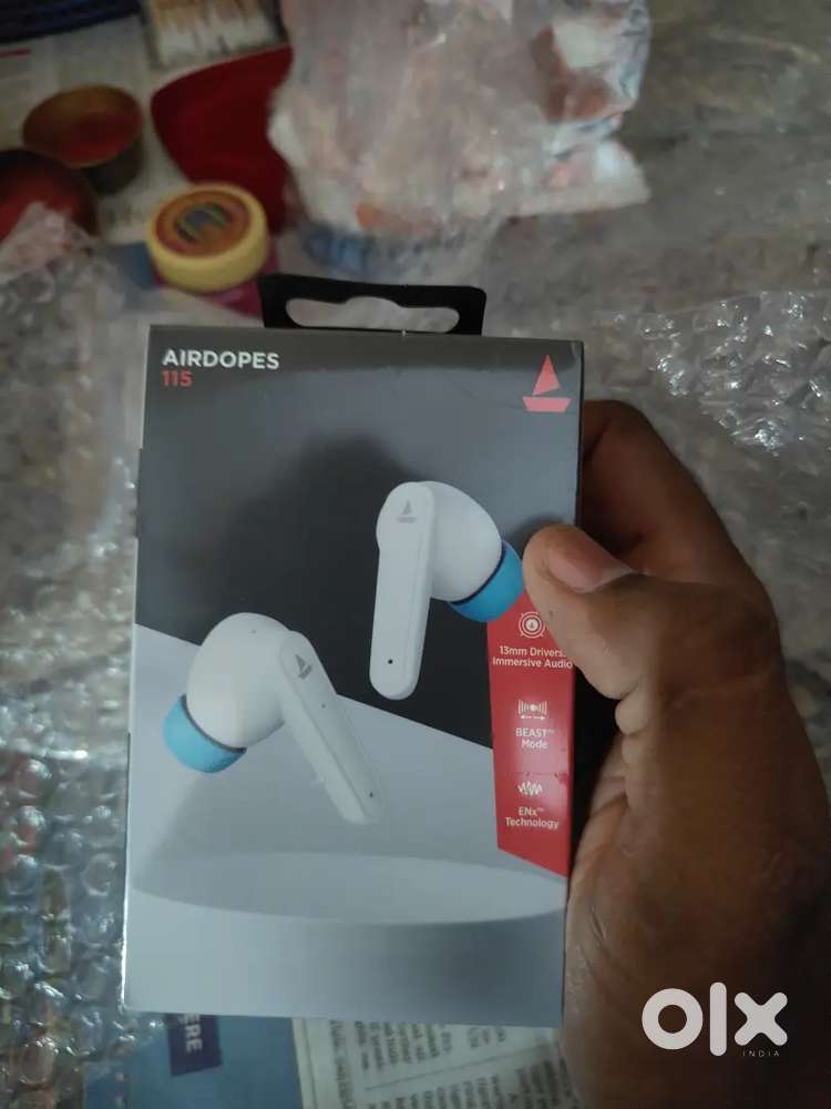 boAt Airdopes 115 in Ear TWS Earbuds(White Siberia)