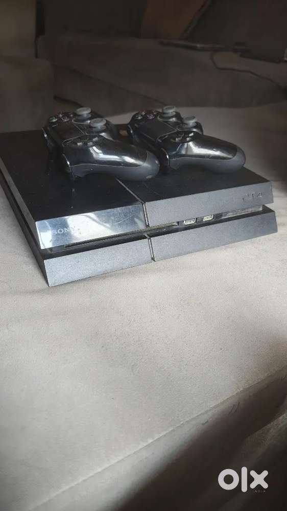 Sony PS4 slim 500 GB with 2 controllers
