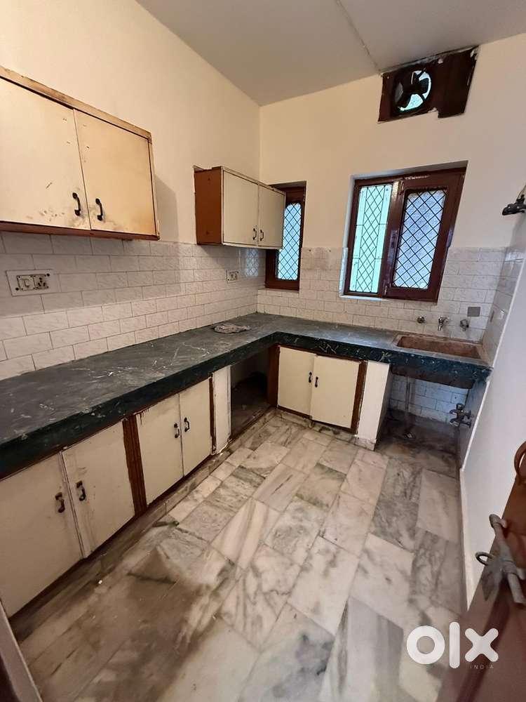 2.5 BHK  Rent sec 4 no brokerage