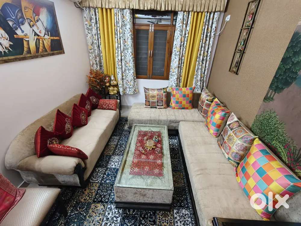 9 Seater Luxury Sofa with Centre Table