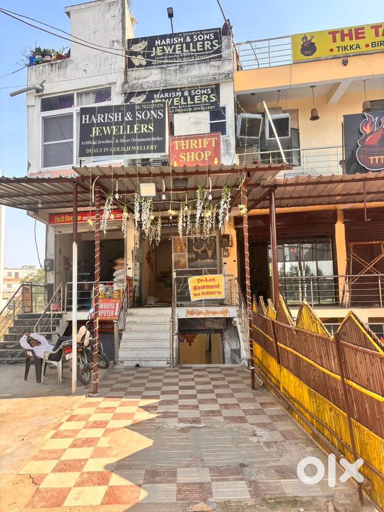 100 feet road shop available on rent in Patrakar colony