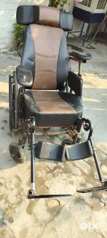Wheel chair for patient