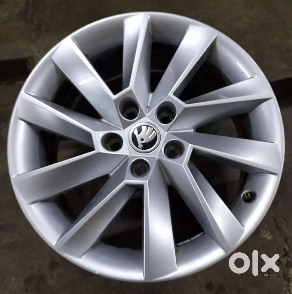 Set Of 4 Genuine SKODA SUPERB Alloy wheel