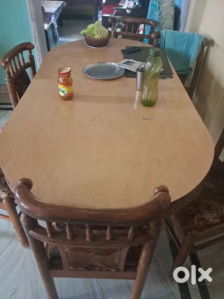 Urgent dining table on sell