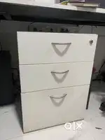 WHITE CHEST DRAWER ON RENT