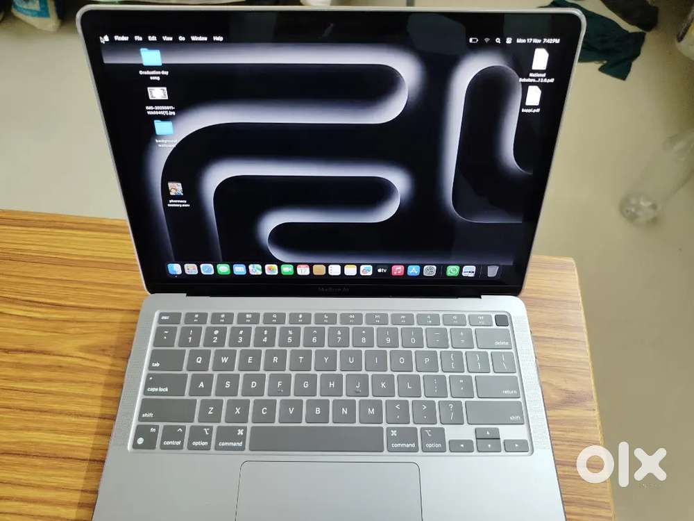 MACBOOK Air M1