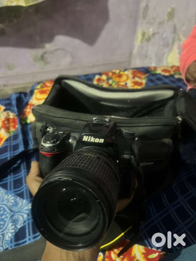 camer nikon 7000D with lens or charger
