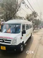 Force tempo traveller cng