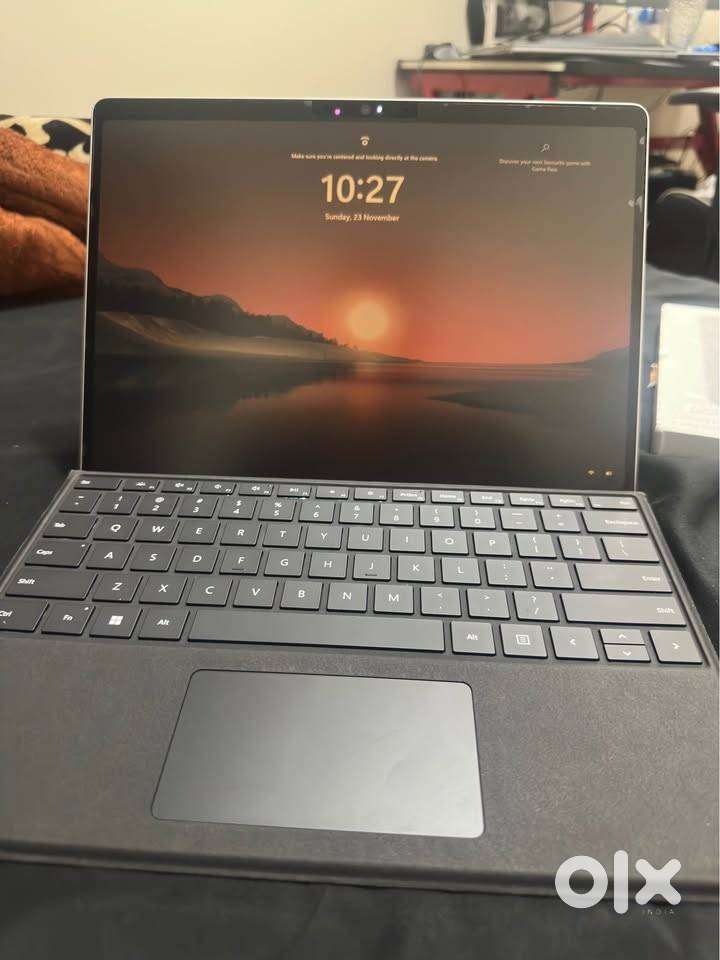 Microsoft Surface Pro 11 – Snapdragon X (128GB) + Keyboard + Pen