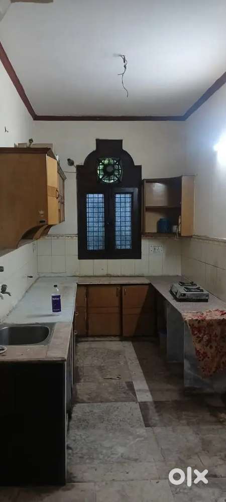 4bhk semi furnished flat available on sale prime location