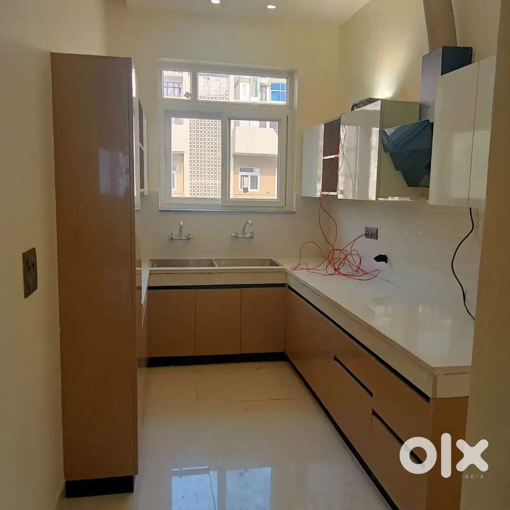 3BHK GATED FLAT WITH LIFT (VIP ROAD)