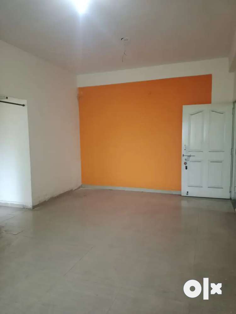 3BHK FLAT FOR SALE IN GULMOHAR E-8 BEST LOCATION AND GOOD CONDITION