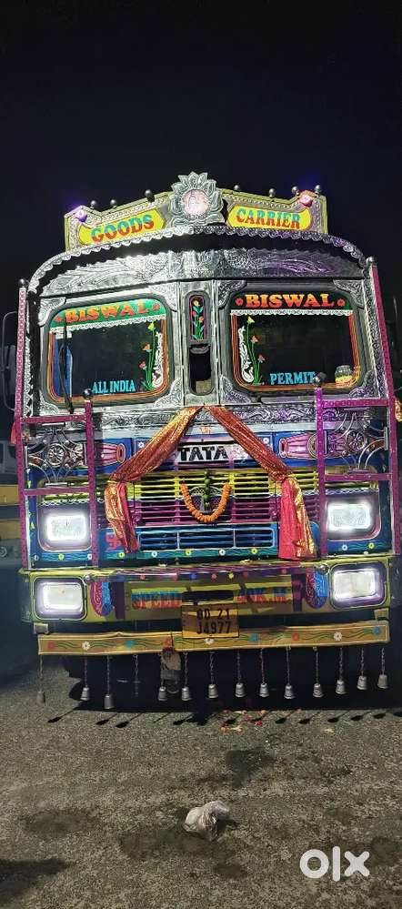 Tata truck 14 wheelee