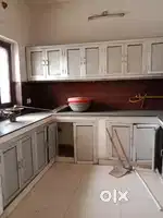 2bhk house park face aval for family/girls Aliganj SBI colony rrbank