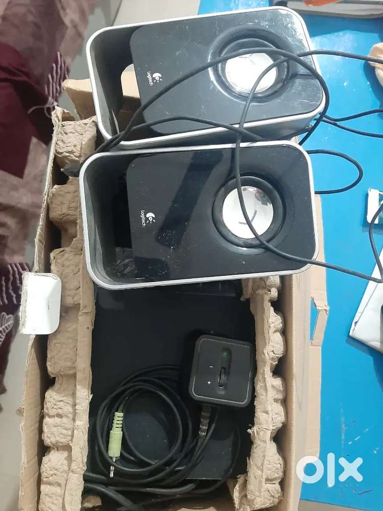 Monitor + 2 keyboard + 2mouse + speakers