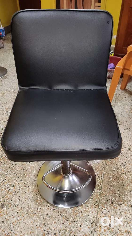 Bar stool/ Revolving chair