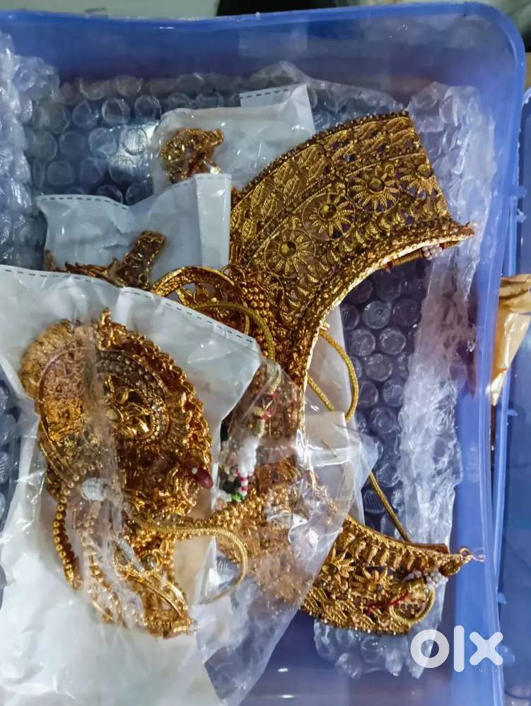 Artificial jewellery for women