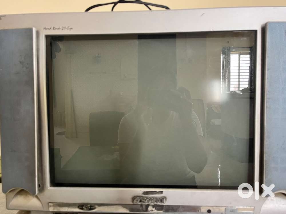 TV Sansui Hard Rock-21 Eye and Airtel setup box with accessories