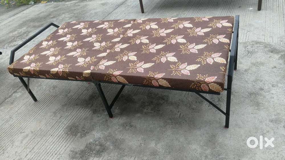 Single iron bed