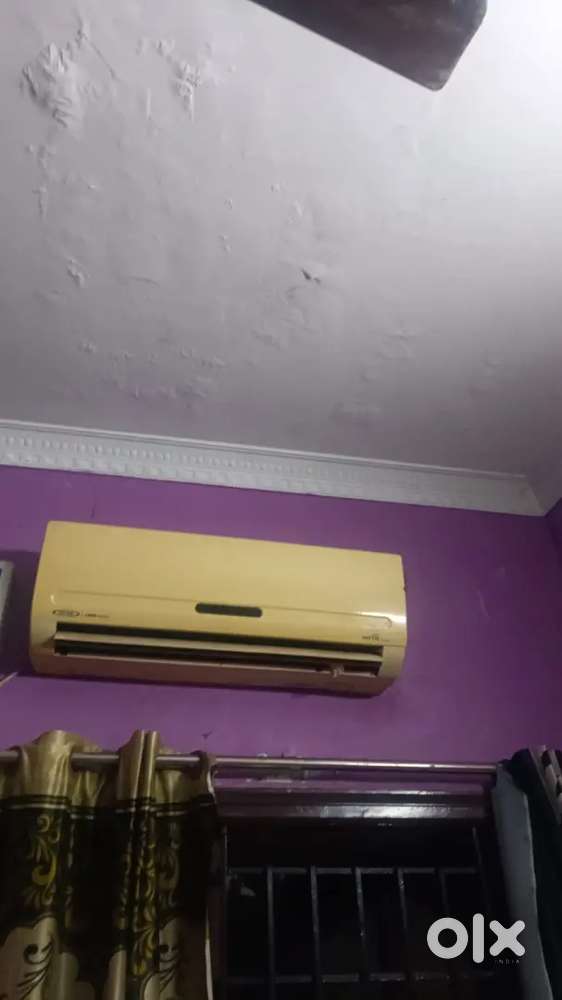 1 ton AC good working condition