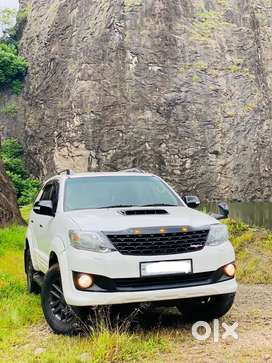 Toyota Fortuner 2010 Diesel | first class insurance| renewal new