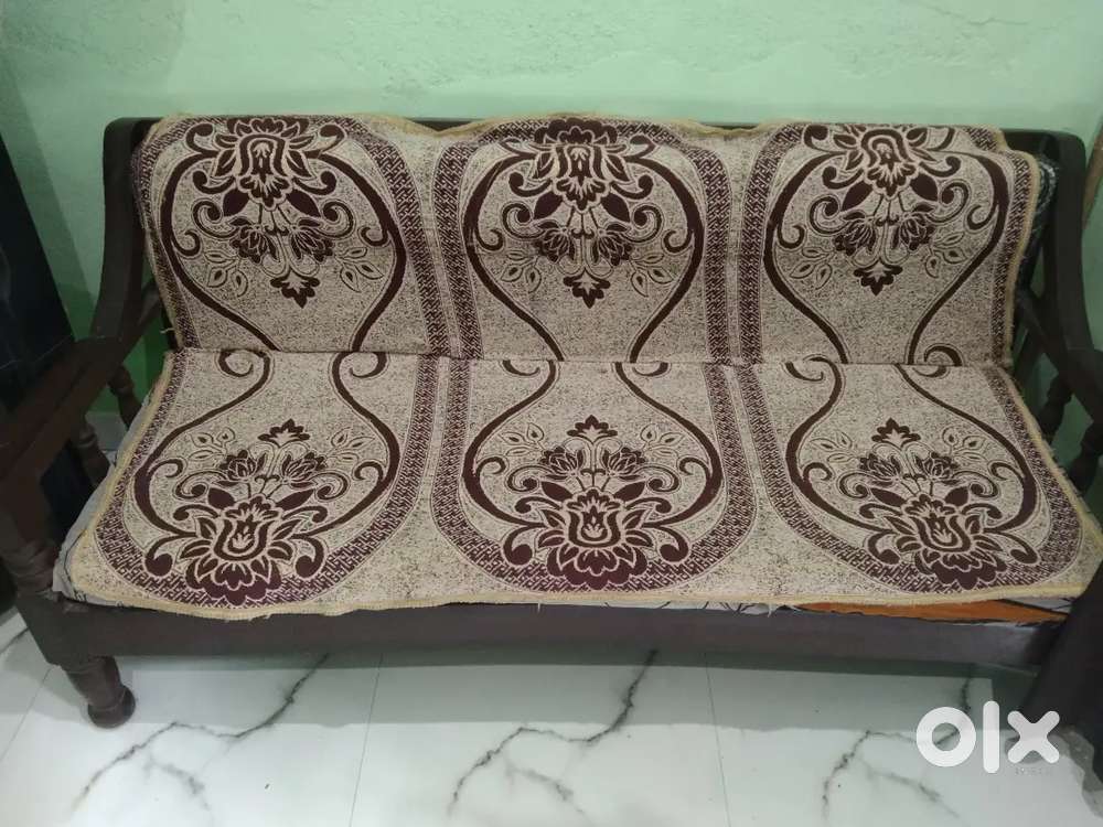 5 Seater Sofa set only 6000