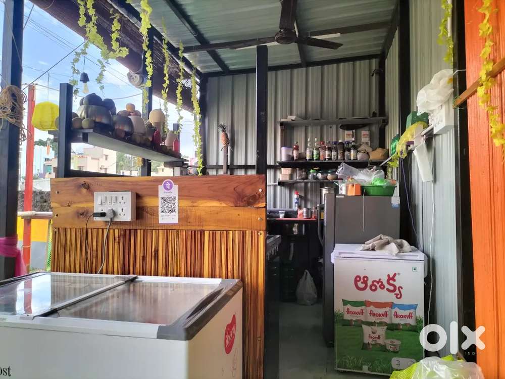 Helper and cashier fresh juice shop