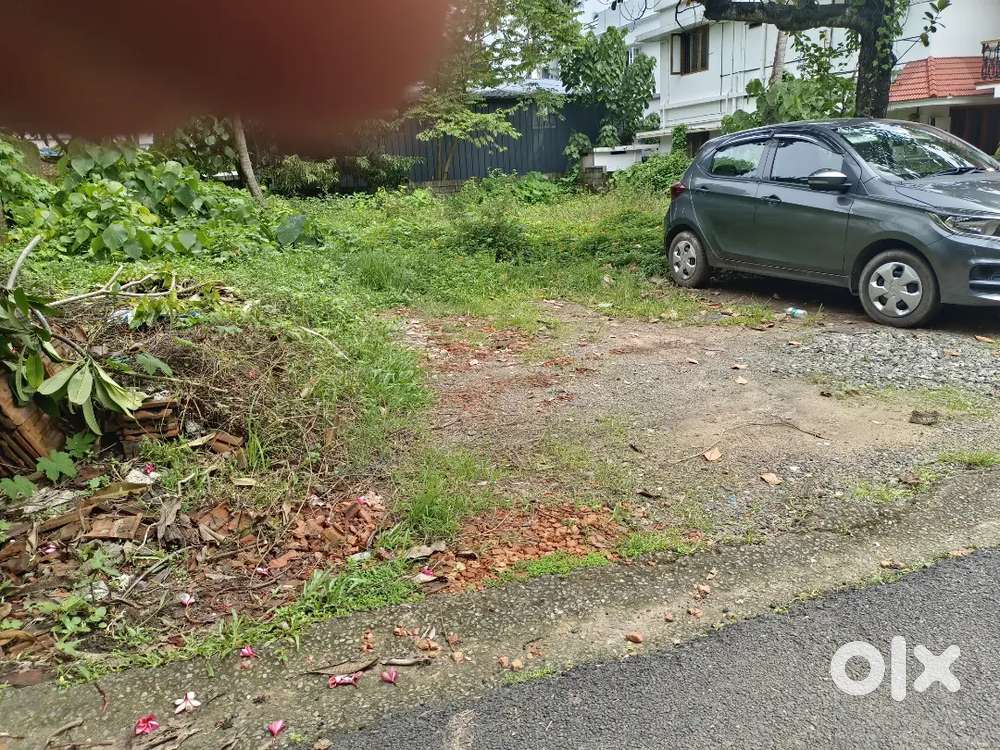 Kakkanad Vazhakkala 10 cent plot for sale 500 mter bus stop