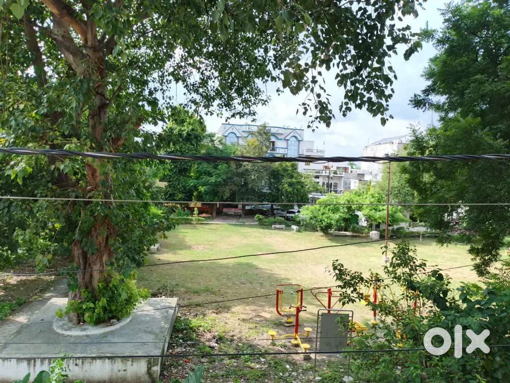 Front park & Walking distance for hospital, market, school, mall etc.
