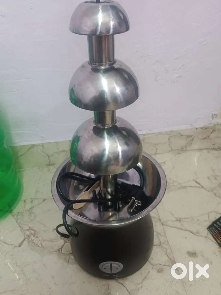 Chocolate fountain 3.5kg  only 1 time use  good condition