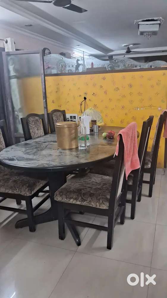 Sale of dining table