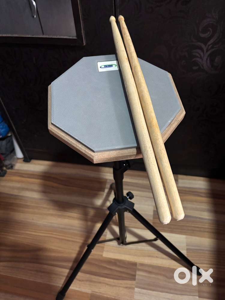 Drum practice pad