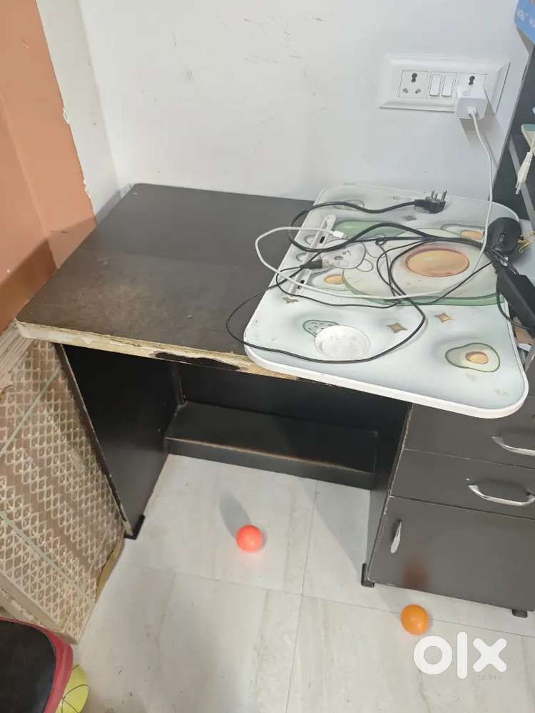 Selling computer - study table big size