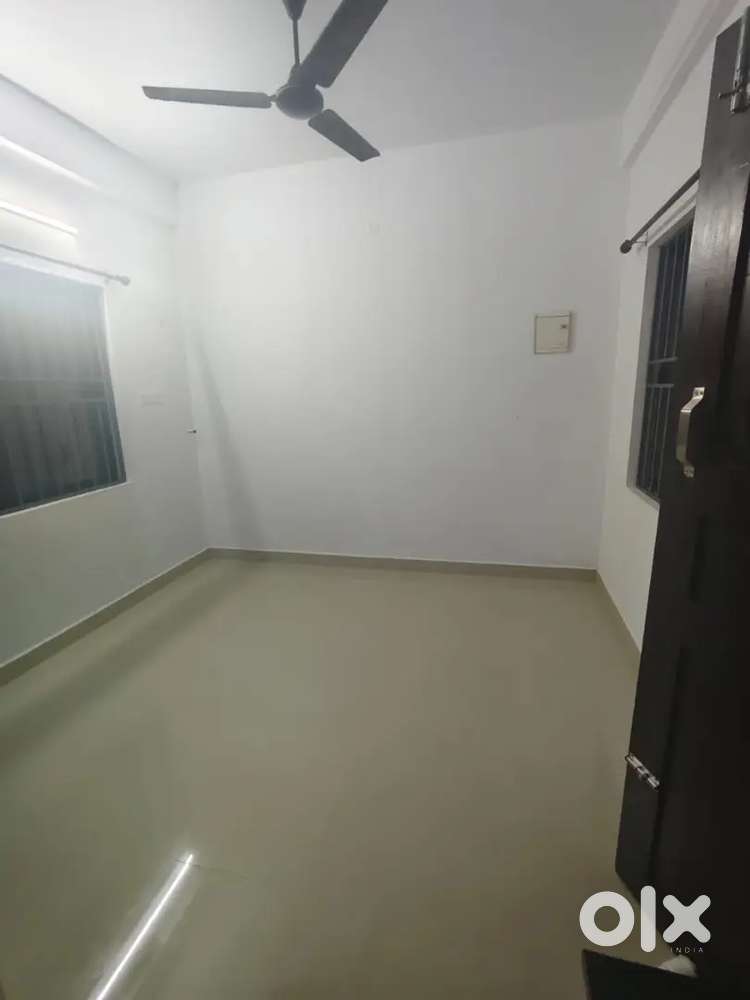 (Family/1lady/gents)1rk for rent near Judgimukk bus stop Thrikakkara