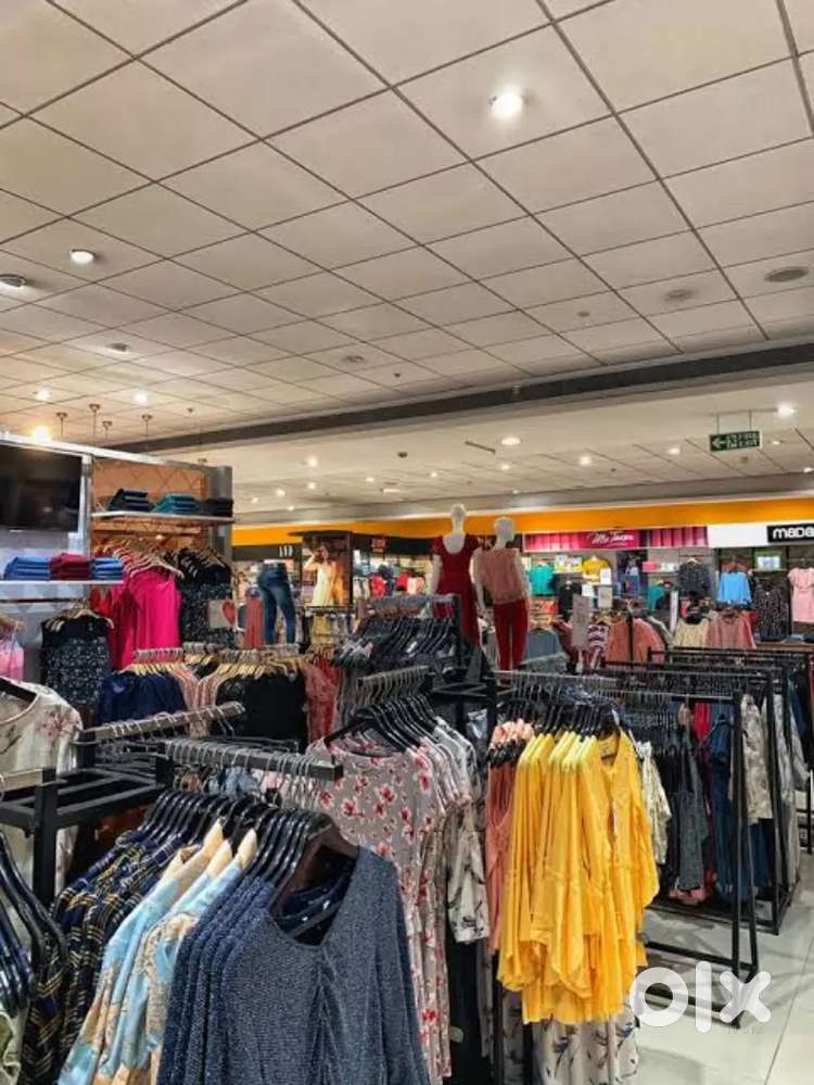 Shopping Mall में काम के लिए लड़के और लड़कियों की आवश्यकता है!